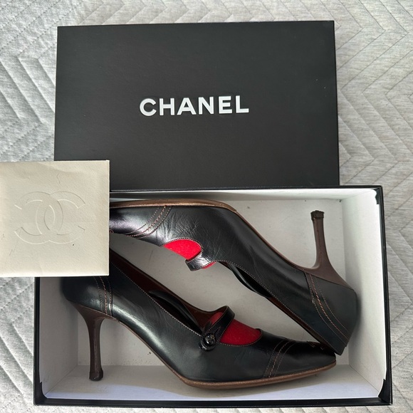 CHANEL MARY JANE CLASSIC PUMPS. SIZE 8 - Picture 1 of 6